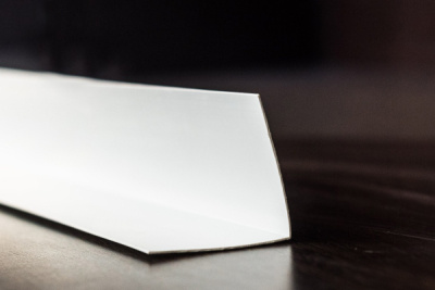 Угол ПВХ равносторонний белый 40х40х3,0м (с защ.пленкой)